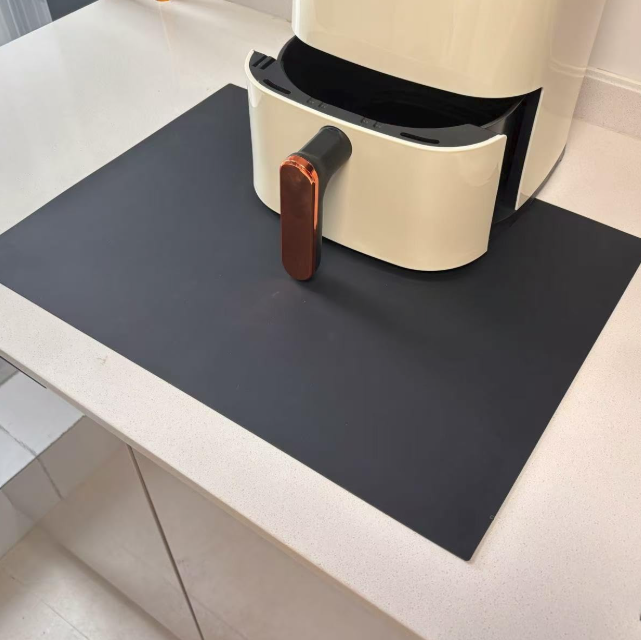 Thickened silicone trivet with heat-resistant, non-slip design for countertop protection