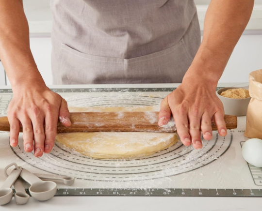 Solid wood French-style rolling pin (1 pc), simple and lightweight, suitable for home baking